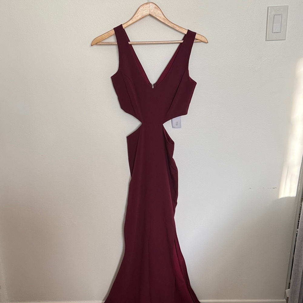 Arti Gogna - Chic Sleeveless Burgundy Cut-Out Dress